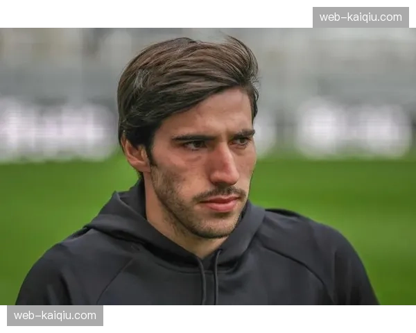 纽卡斯尔联主帅确认：托纳利已随队训练，三月下旬或迎复出