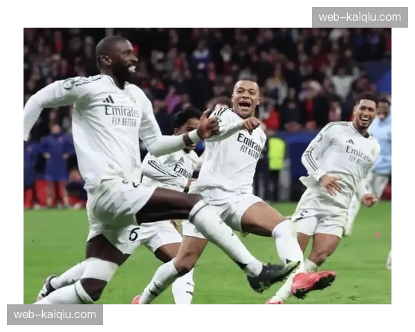 皇家马德里启程前往曼彻斯特,贝林厄姆随队出征 皇家马德里启程前往曼彻斯特,贝林厄姆随队出征