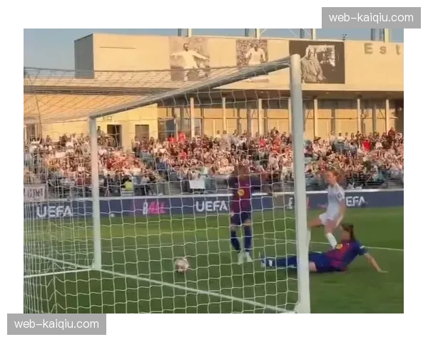 巴萨女足赛季第五次击败皇马女足,完成对同城对手的“五杀” 巴萨女足赛季第五次击败皇马女足,完成对同城对手的“五杀”